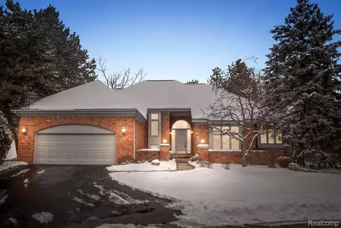 2729 Glenbrooke Crt Ct, Bloomfield Township, MI 48302