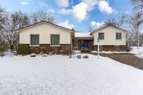 573 Lockmoore Crt Ct, Rochester Hills, MI 48307