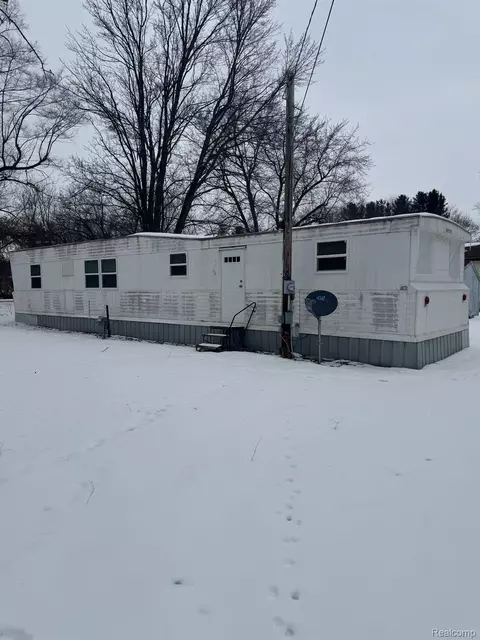 6050 East St, Deerfield, MI 48461