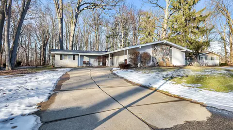 11065 Timberline Dr, Shelby Township, MI 48316