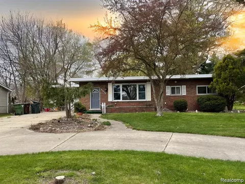 51575 Shelby Rd, Shelby Township, MI 48316