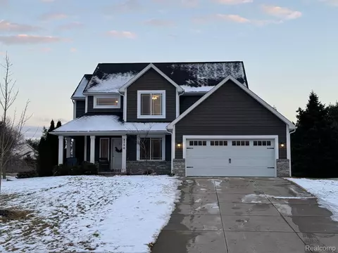 8750 Bonaventure Dr, Green Oak, MI 48116