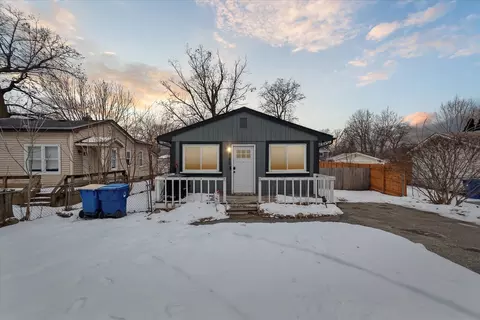 742 Cedarlawn Rd, Waterford, MI 48328