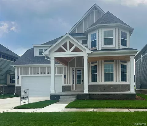 19364 Ryan Dr, Macomb, MI 48042