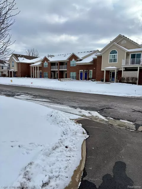 28230 S Pointe Ln, Chesterfield, MI 48051