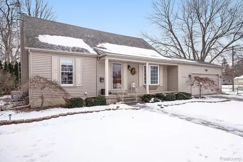 500 N Cambridge Dr, Durand, MI 48429
