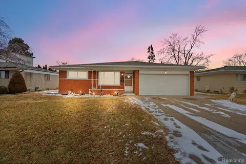 35564 Lana Ln, Sterling Heights, MI 48312