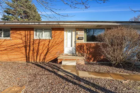 6220 Harrison St, Garden City, MI 48135