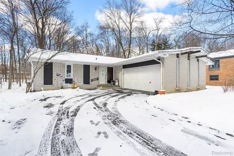 26783 La Muera St, Farmington Hills, MI 48334