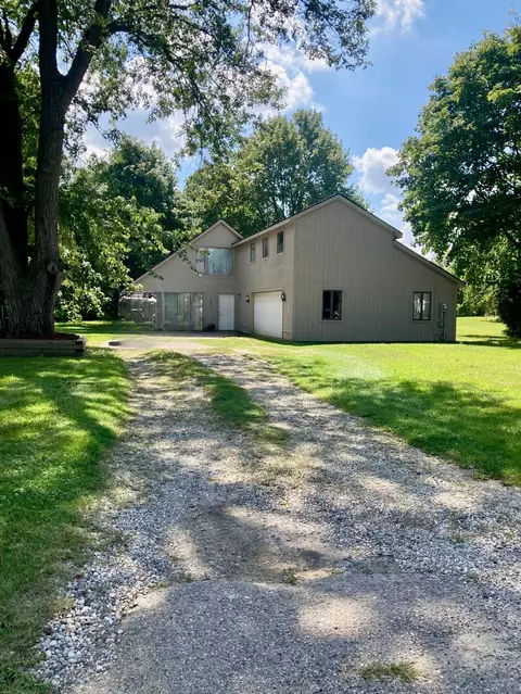 4065 Woodmere Dr, Waterford, MI 48329
