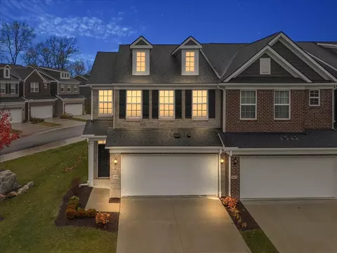 348 Strawberry Dr, Rochester Hills, MI 48307
