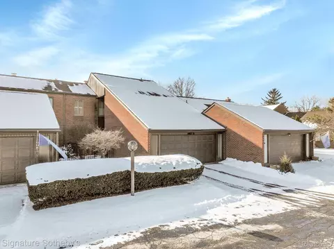 3066 Lindenwood Dr, Dearborn, MI 48120