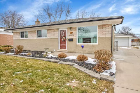 31515 Gardendale Dr, Warren, MI 48088