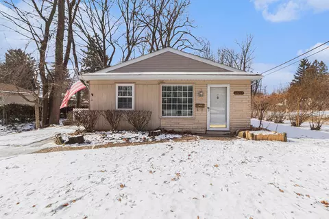 23277 Hawthorne St, Farmington, MI 48336
