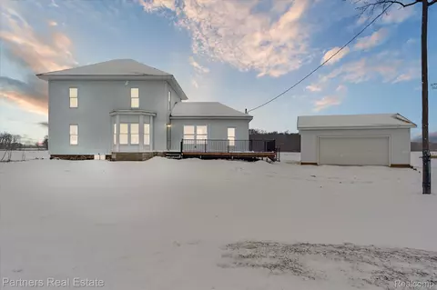 55 N Gregory Rd, Handy, MI 48836
