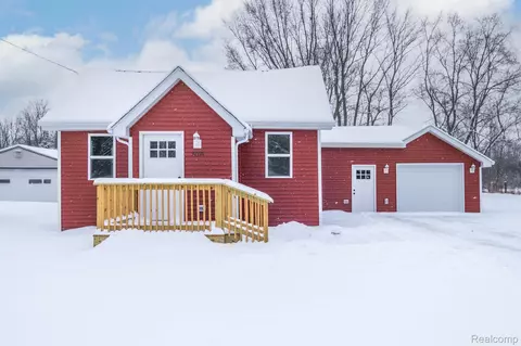 5074 Way St, Burton, MI 48509