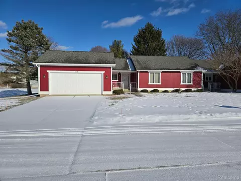 7221 Northfield Cir, Flushing, MI 48433