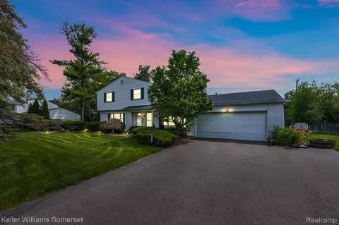 6529 Cathedral Dr, Bloomfield Hills, MI 48301
