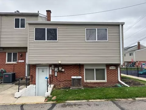 29130 Manchester St UNIT 62, Westland, MI 48185