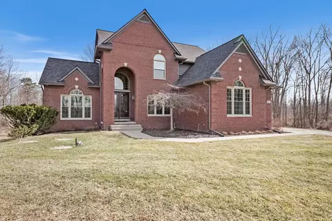 25586 Johns Rd, Lyon, MI 48178