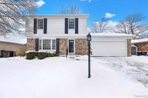 4652 Pare Ln, Trenton, MI 48183