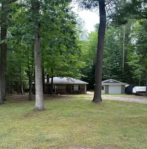 1111 Woodsdale Dr, Denton, MI 48651