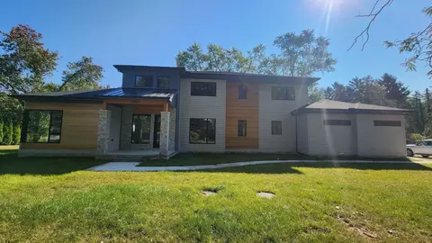5931 Blandford Rd, Bloomfield Township, MI 48302