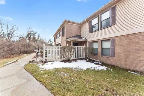 19506 Northridge Dr, Northville, MI 48167