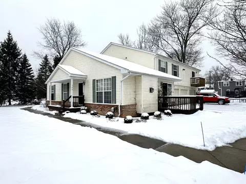 729 Griswold St, Howell, MI 48843