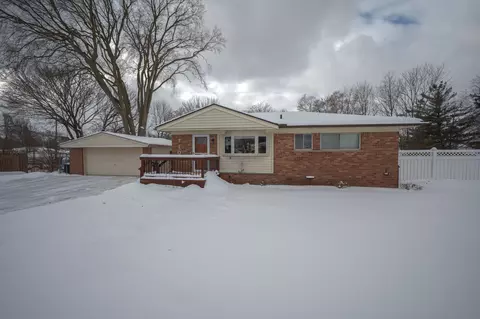 710 Manordale Crt Ct, Milford, MI 48381