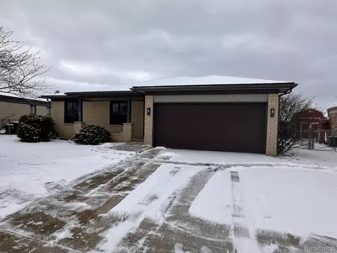 45528 Plum Grove Dr, Macomb, MI 48044