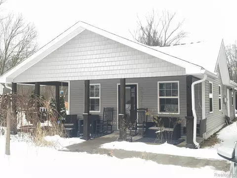 35411 Vinewood St, Romulus, MI 48174