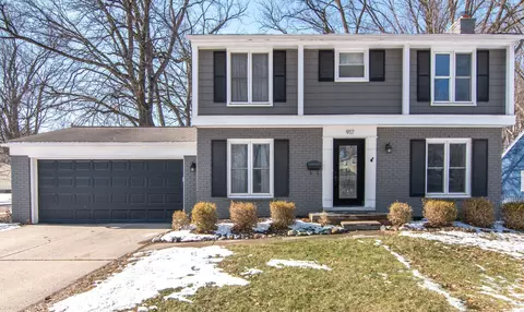 917 Novi St, Northville, MI 48167