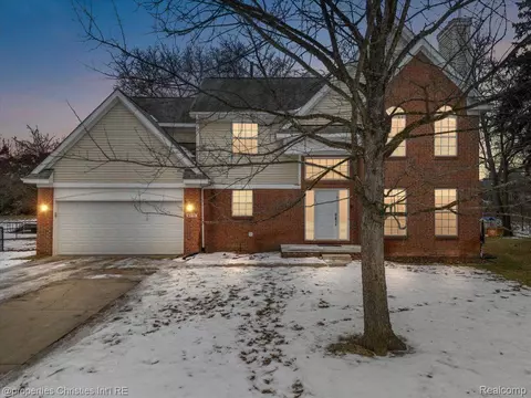 6775 Long Ave, West Bloomfield, MI 48322