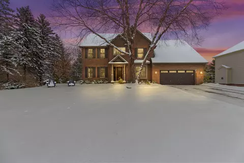 7997 Brookwood Dr, Independence, MI 48348