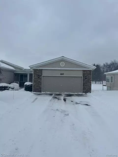 867 Crystal Ln, Marysville, MI 48040