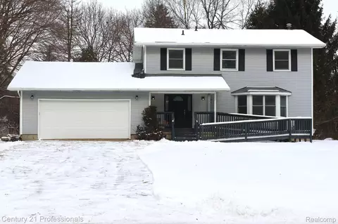 6481 Winans Lake Rd, Brighton, MI 48116