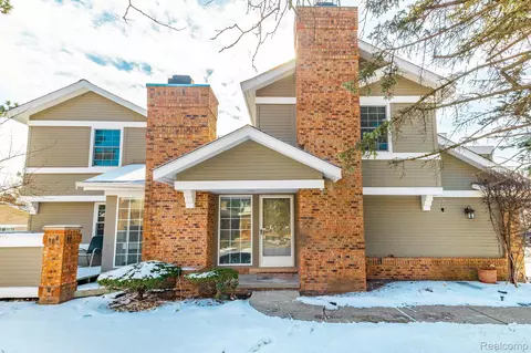 6641 Hearthside, West Bloomfield, MI 48322
