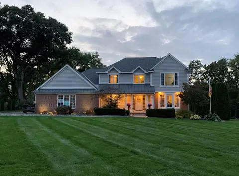 1076 Bird Rd, Groveland, MI 48462
