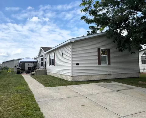 8537 Michael Dr, Newport, MI 48166
