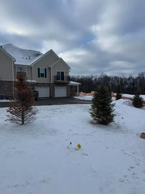 9817 Ridge Run St, Howell, MI 48855