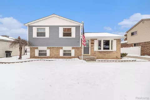 22314 Camille Dr, Woodhaven, MI 48183