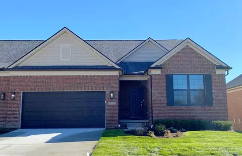 55710 Oak Pointe Dr, Shelby Township, MI 48315