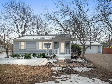 6403 Wilson Dr, Waterford, MI 48329