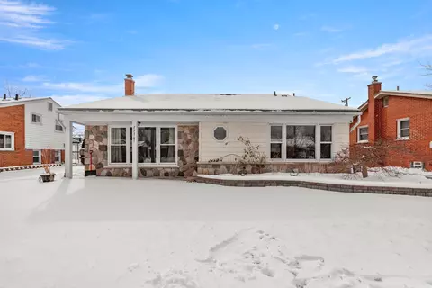 29747 Lamar Ln, Livonia, MI 48152