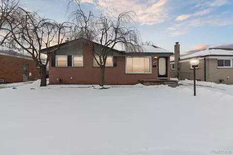 32720 Grandview Ave, Westland, MI 48186