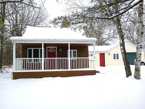 1728 S Range Rd, St. Clair, MI 48079