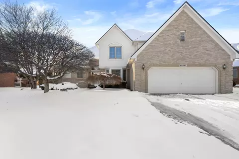 46633 White Cap Dr, Macomb, MI 48044