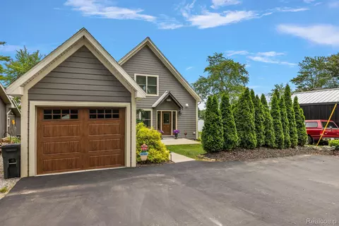 2087 Dunwoodie Crt Ct, Brandon, MI 48462