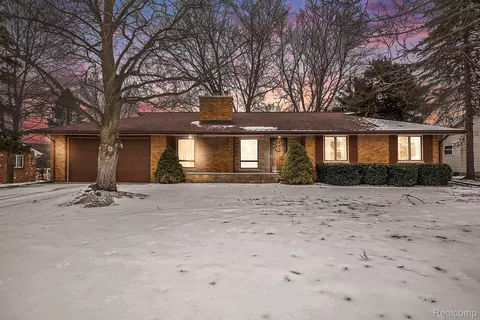 2469 Ketzler Dr, Flint, MI 48507